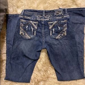 Dark blue wash, distressed pockets